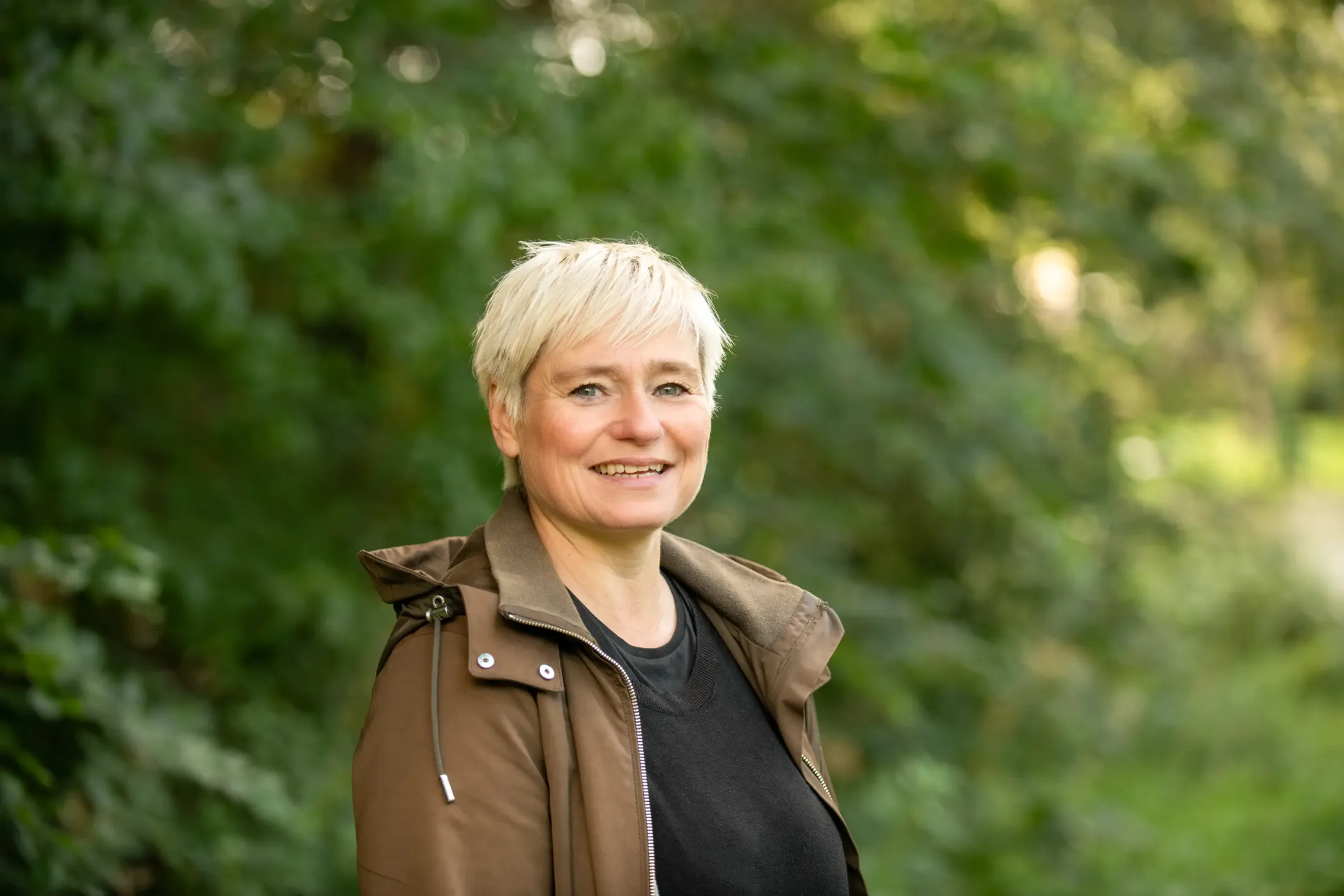 Corporate portrait of a blonde woman in the park